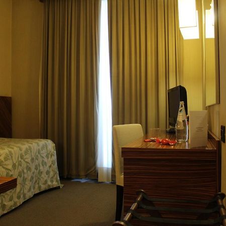 Mh Hotel Piacenza Fiera Bagian luar foto