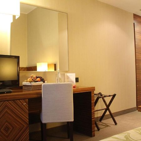 Mh Hotel Piacenza Fiera Bagian luar foto