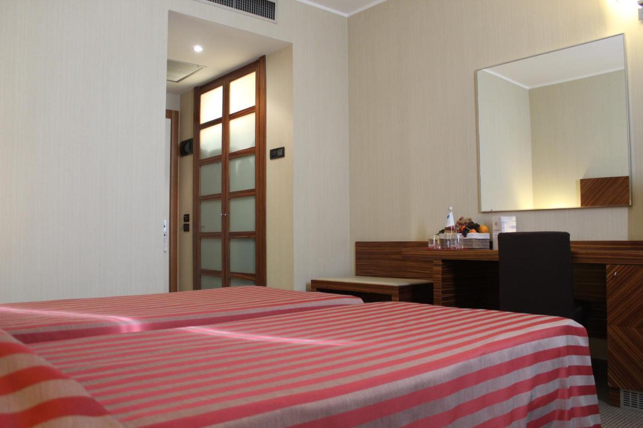 Mh Hotel Piacenza Fiera Bagian luar foto