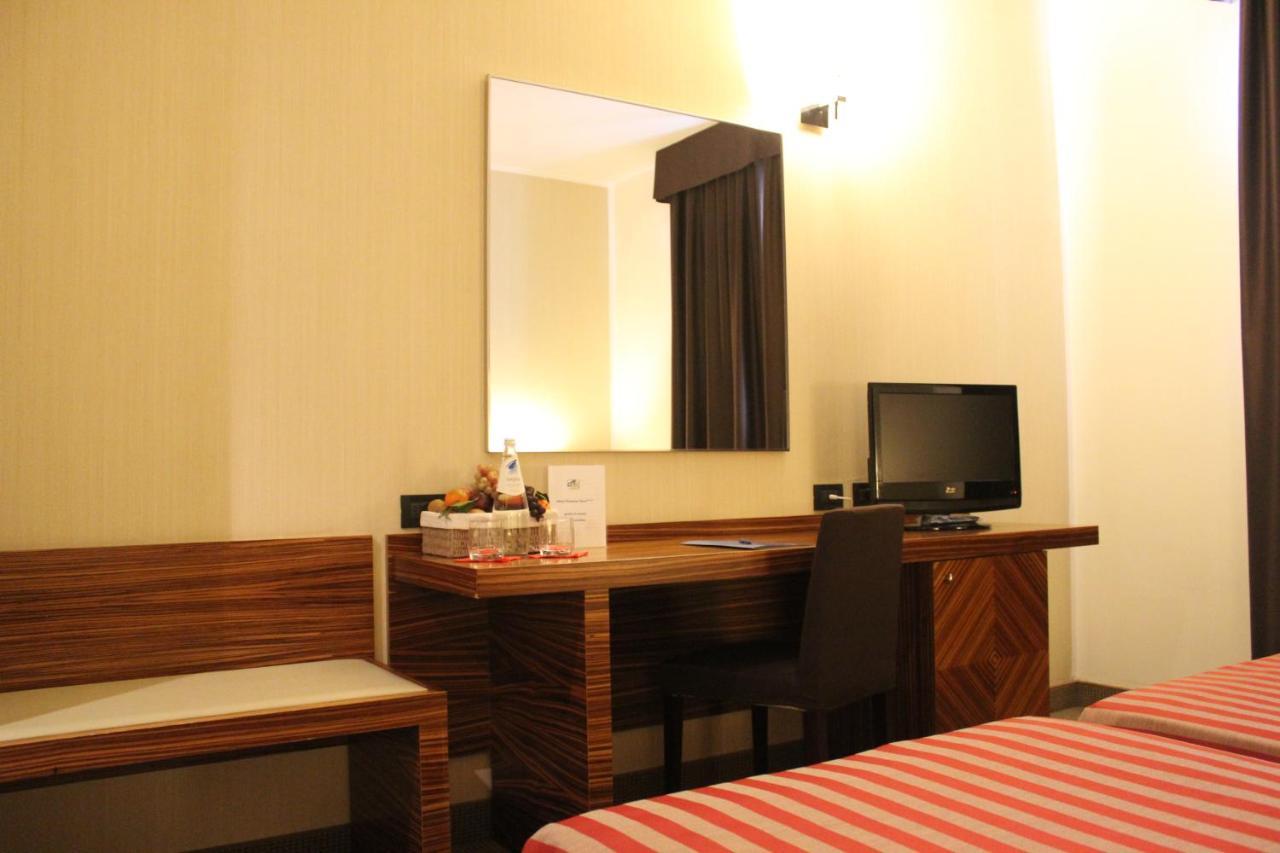 Mh Hotel Piacenza Fiera Bagian luar foto