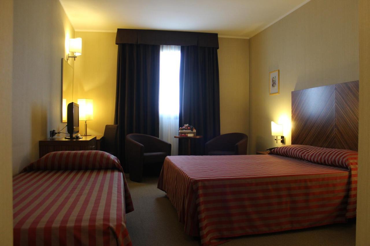Mh Hotel Piacenza Fiera Bagian luar foto