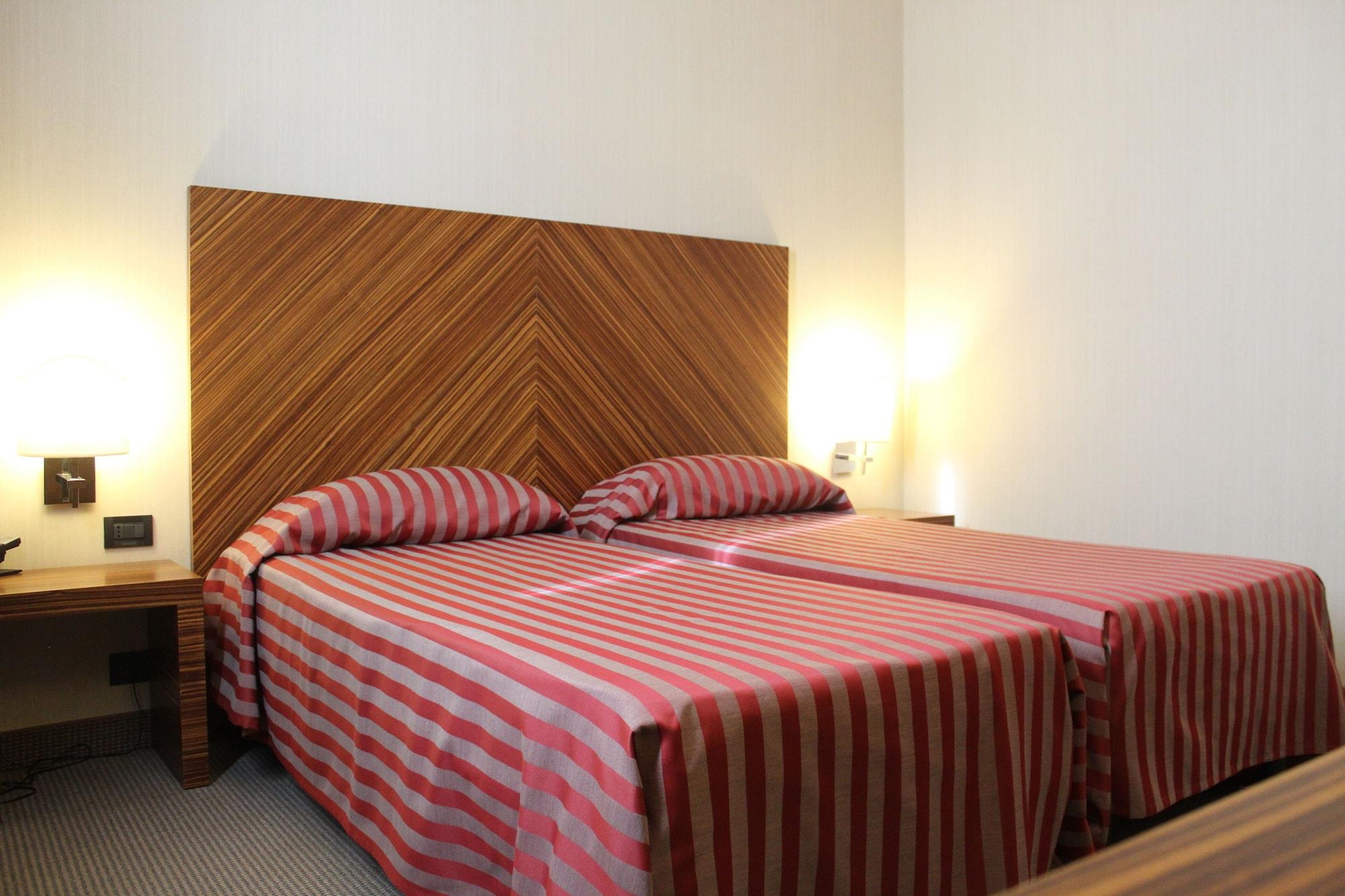 Mh Hotel Piacenza Fiera Bagian luar foto