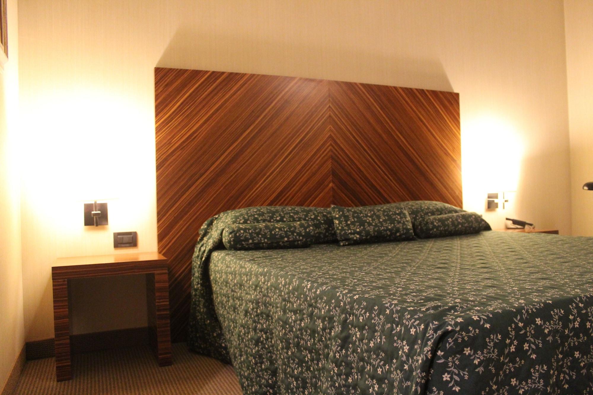 Mh Hotel Piacenza Fiera Bagian luar foto