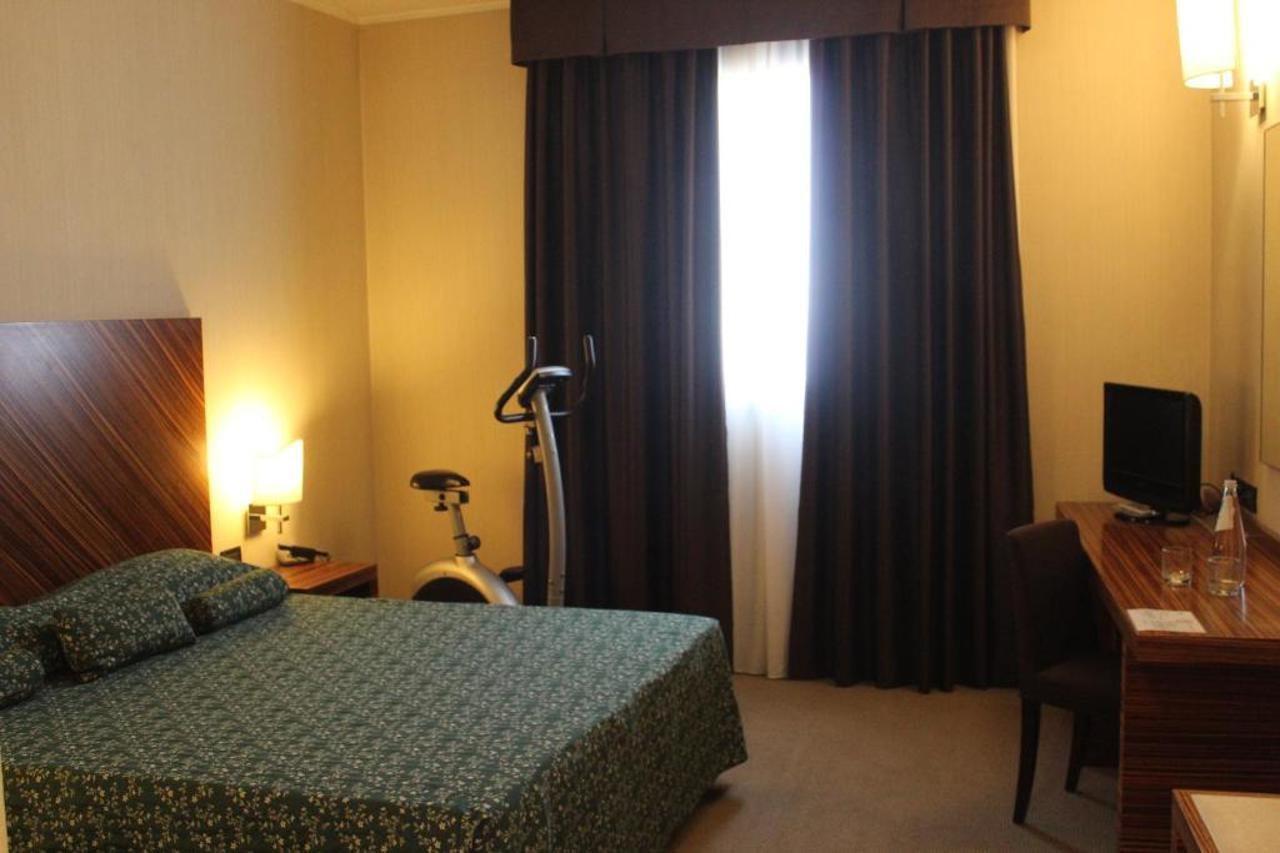 Mh Hotel Piacenza Fiera Bagian luar foto