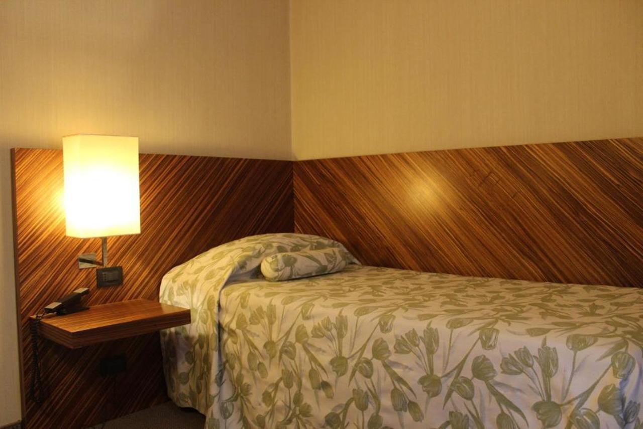 Mh Hotel Piacenza Fiera Bagian luar foto