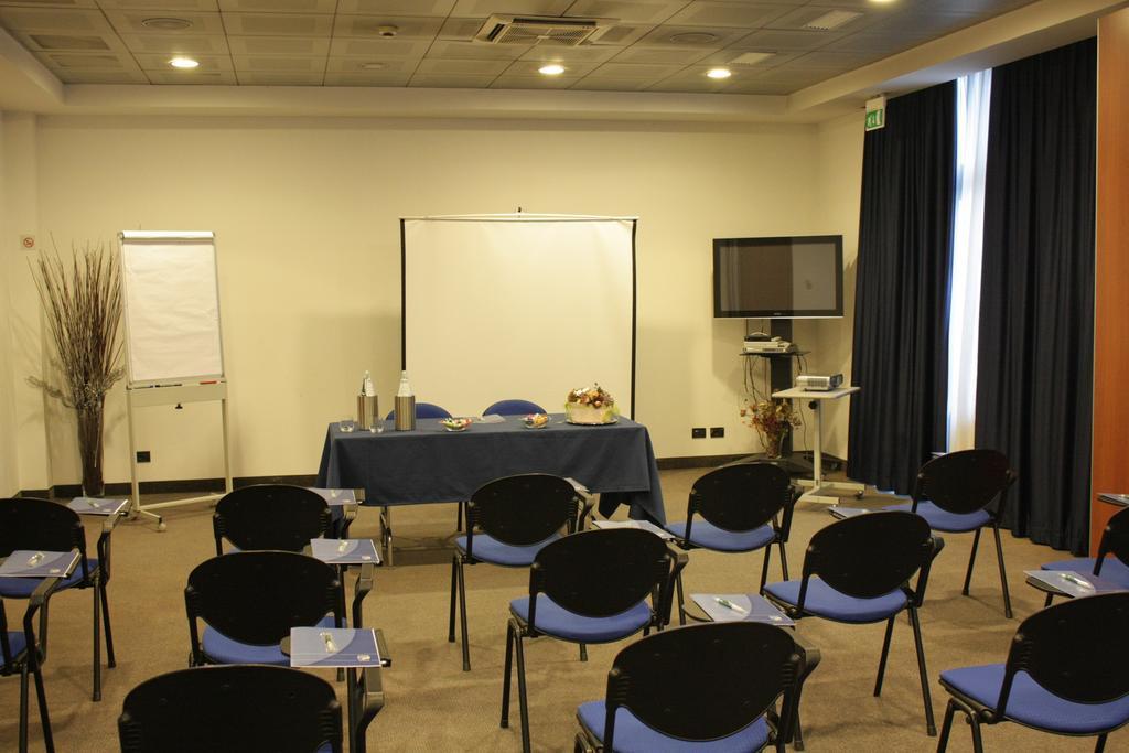 Mh Hotel Piacenza Fiera Bagian luar foto