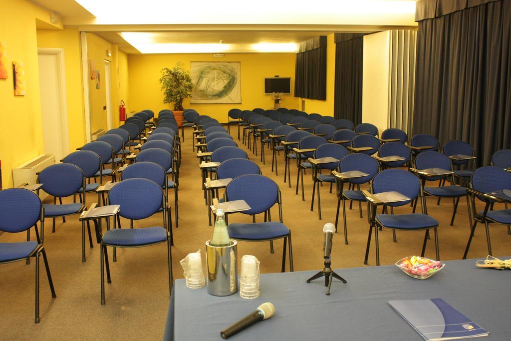 Mh Hotel Piacenza Fiera Bagian luar foto
