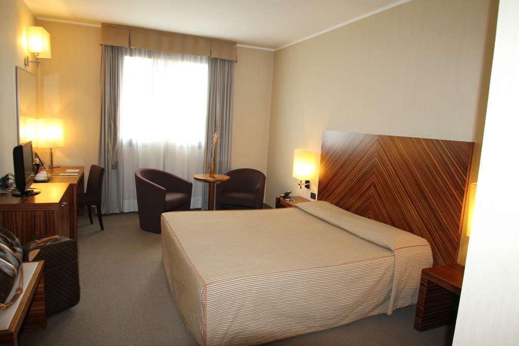 Mh Hotel Piacenza Fiera Ruang foto
