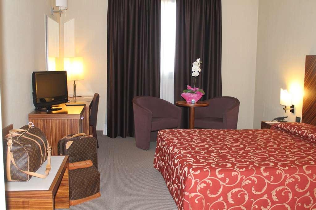 Mh Hotel Piacenza Fiera Ruang foto