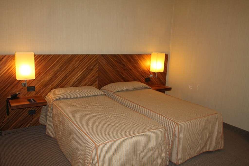 Mh Hotel Piacenza Fiera Ruang foto