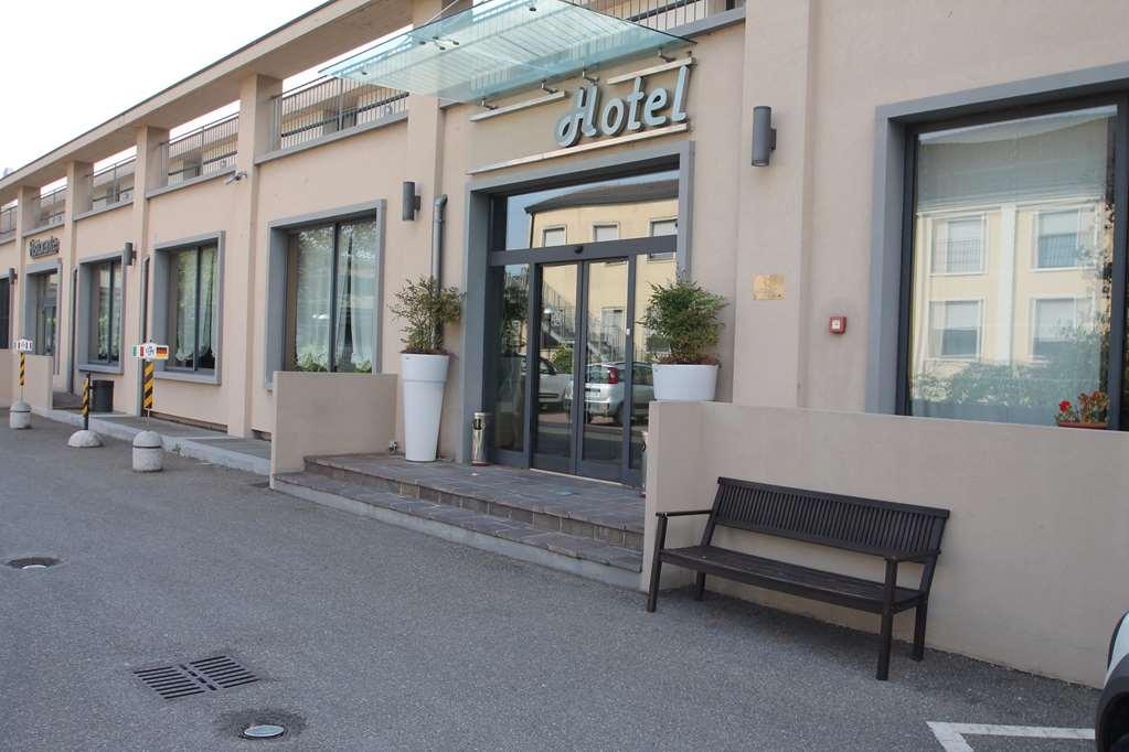 Mh Hotel Piacenza Fiera Bagian luar foto