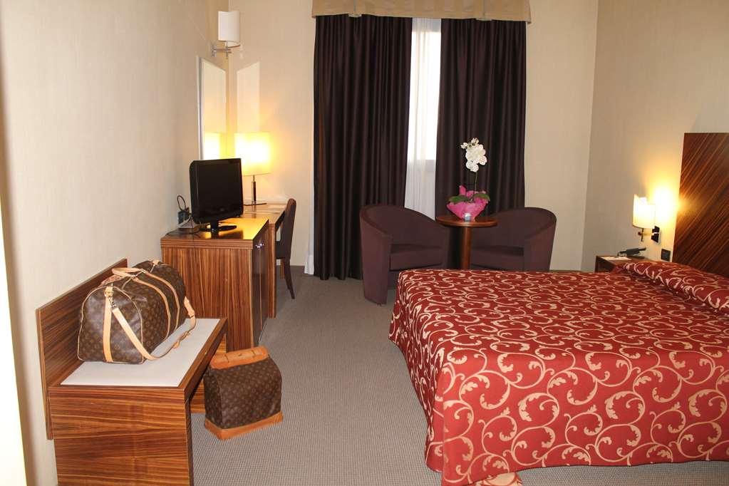 Mh Hotel Piacenza Fiera Ruang foto
